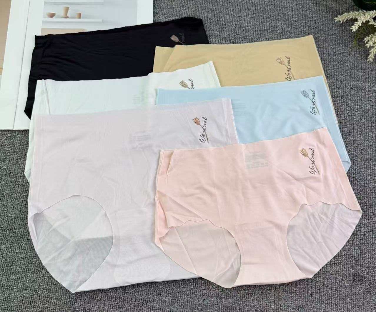 Export inventory of European and American ice silk women's underwear, high-waisted seamless one-piece seamless underwear, solid-color women's underwear with small prints, triangle pants full figure