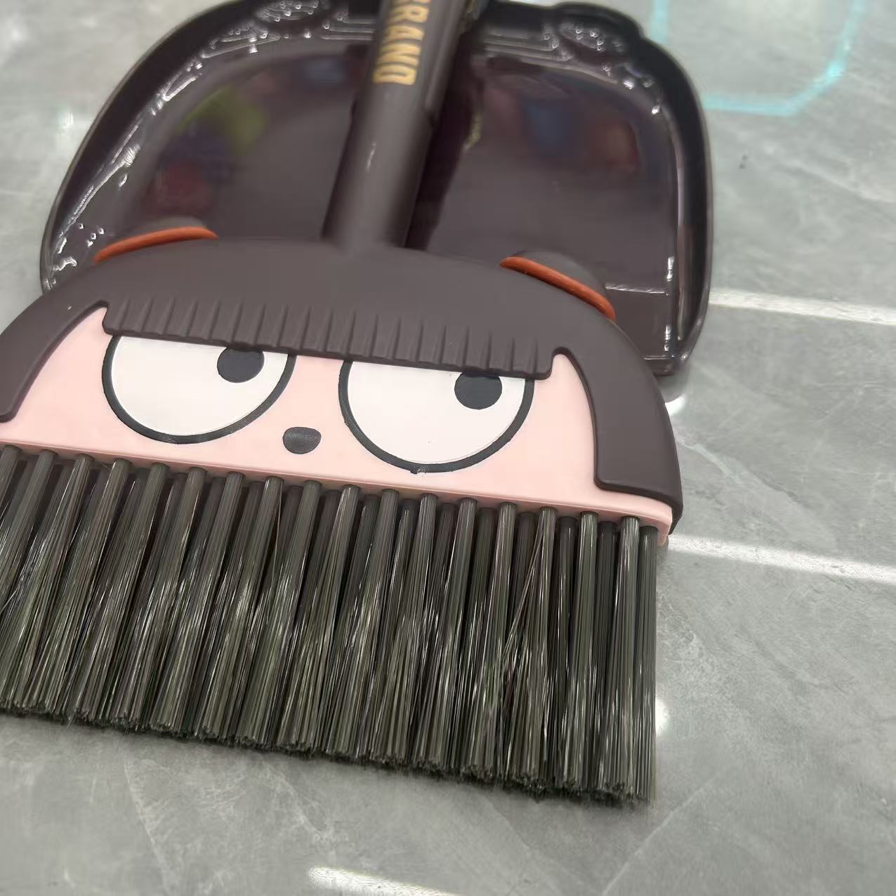 Katong Cute and Fun soft bristle broom, mini broom, children and students, computer desktop cleaning brush, dust cleaning set wholesale Specification image