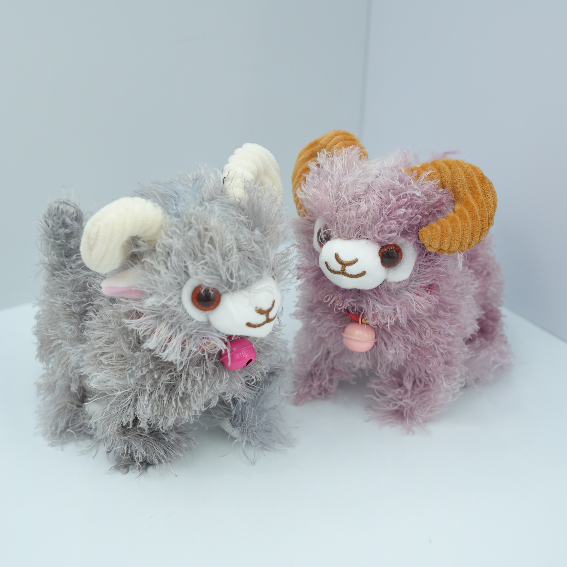 毛绒电动玩具羊咩咩会走会叫玩具电动羊