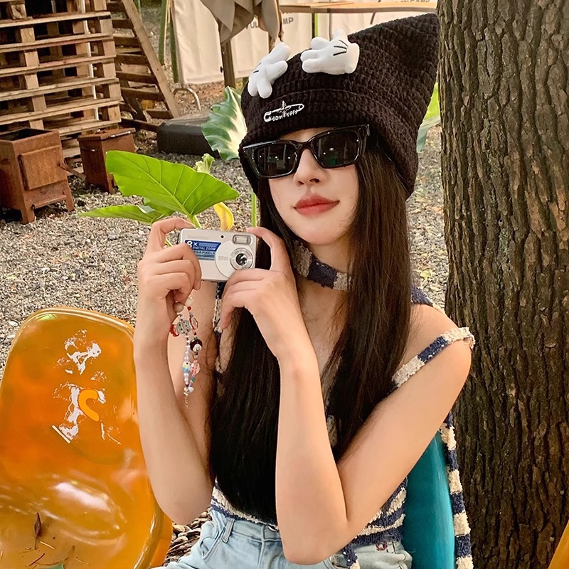 Cute cartoon little hand palm knitted hat for girls, y2k subculture, funny photo shows face, small pullover hat trendy Application Scenario