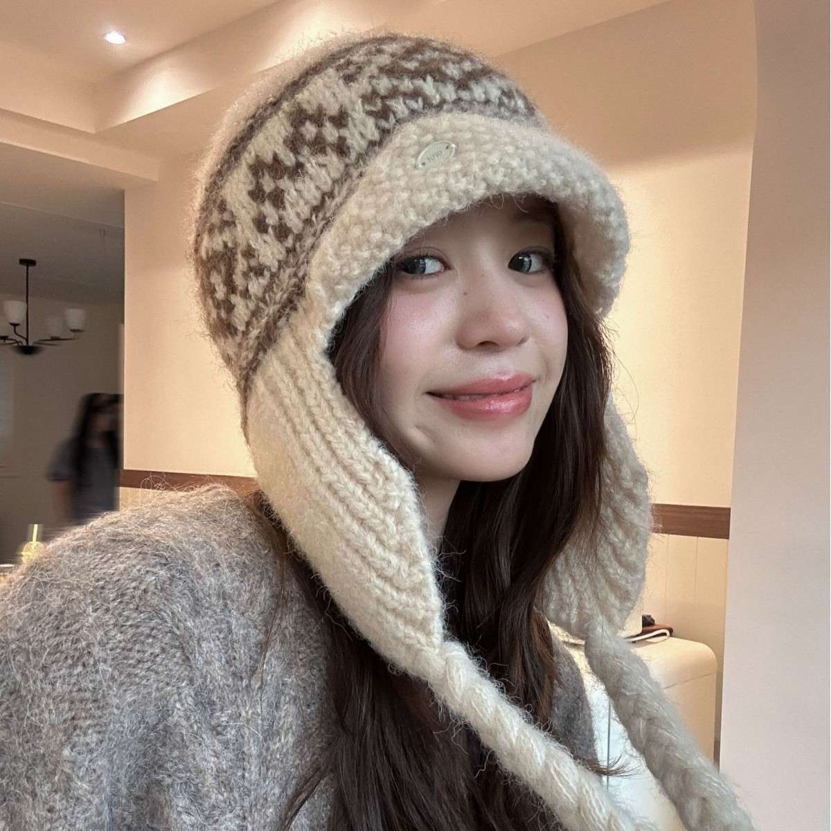 25 Fair Island woolen ear-protecting hat for women, autumn and winter knitted hat, making the face look smaller, warm and cold-proof, Baotou Lei Feng hat details Picture