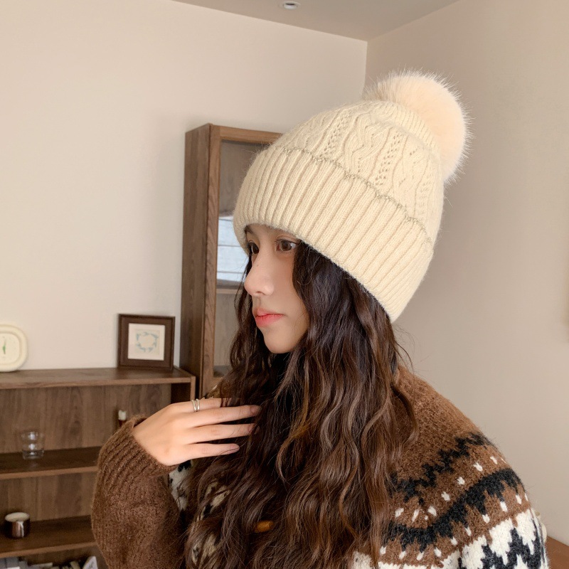 2025新款毛线帽子女秋冬保暖御寒护耳大头围加绒加厚毛球针织帽白底实物图