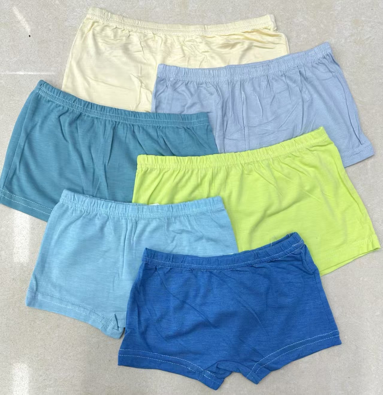 Solid color printed cartoon pattern boys' briefs in stock for export to Europe, America and Africa Specification drawing
