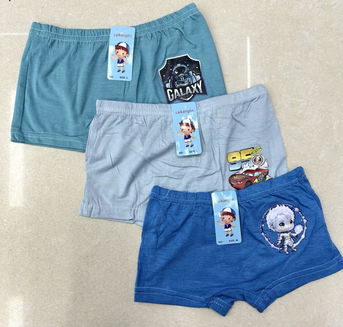 Solid color printed cartoon pattern boys' briefs in stock for export to Europe, America and Africa Item Picture