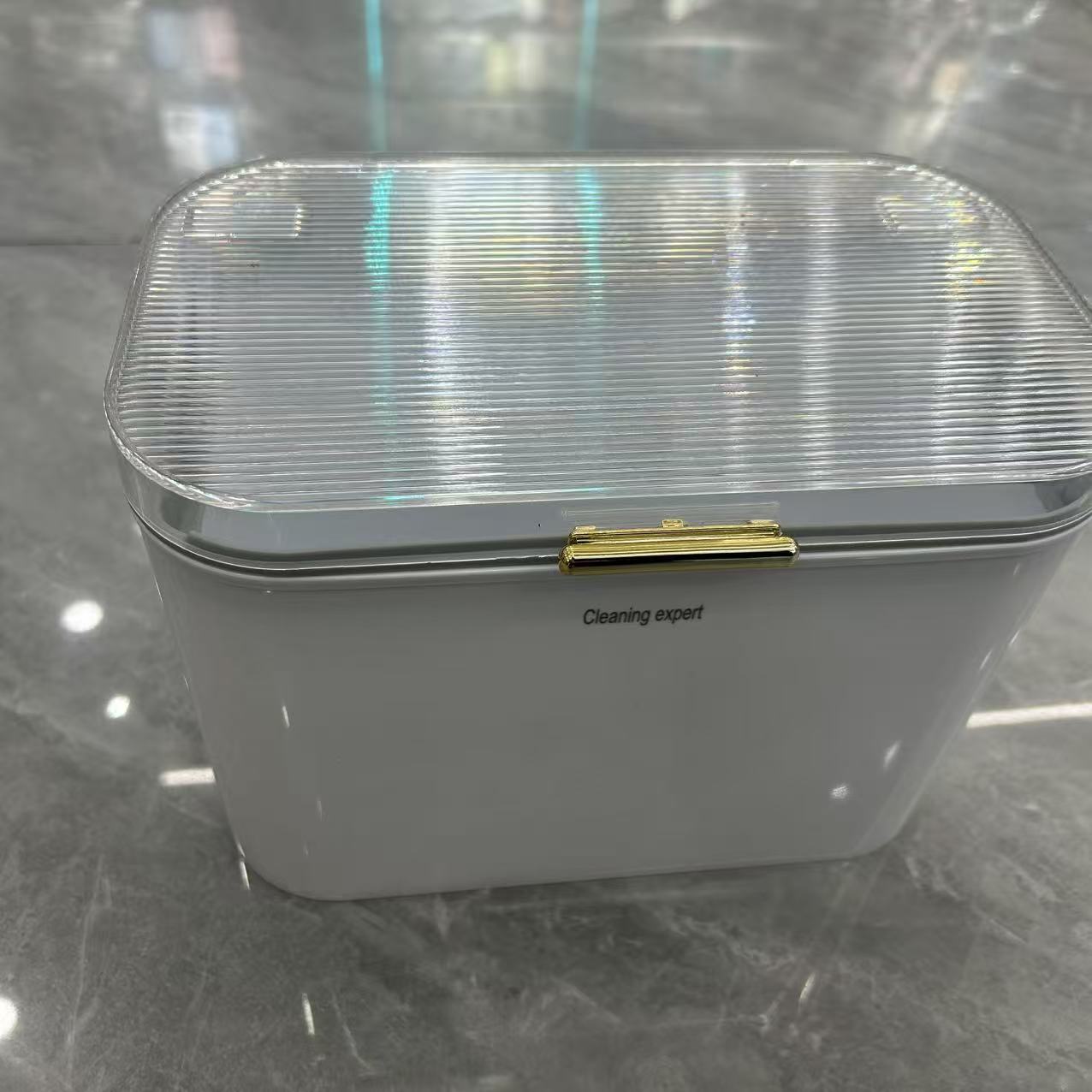 Vertical pattern design slit trash can, bathroom with lid anti-odor narrow body classified garbage bin, Nordic style green slit bucket, home living room bedroom narrow edge with lid storage trash can 121511077 Application Scenario