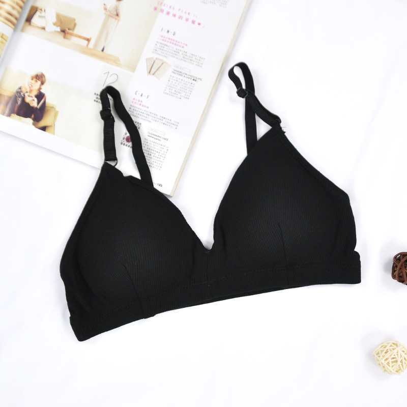 Clearance of surplus goods from foreign trade inventory for export to Europe and America. South American threaded French triangular cup underwear, thin, tight-fitting, bras with breast pads and sexy halter bras for women Application Scenario