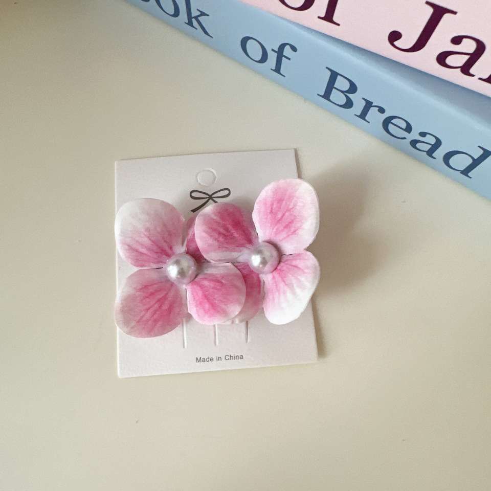 Mint Manbo Phalaenopsis pearl flower hair clip, seaside photo vacation style, side duck bill clip, super fairy hair accessory, women's festive hair clip Application Scenario
