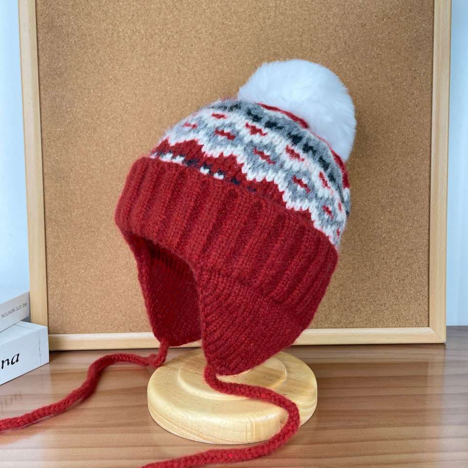 Retro Fair Island hats, women's autumn and winter windproof and cold-proof woolen hats, warm and ear-protecting Lei Feng hats, small knitted hats that show off the face Item Picture