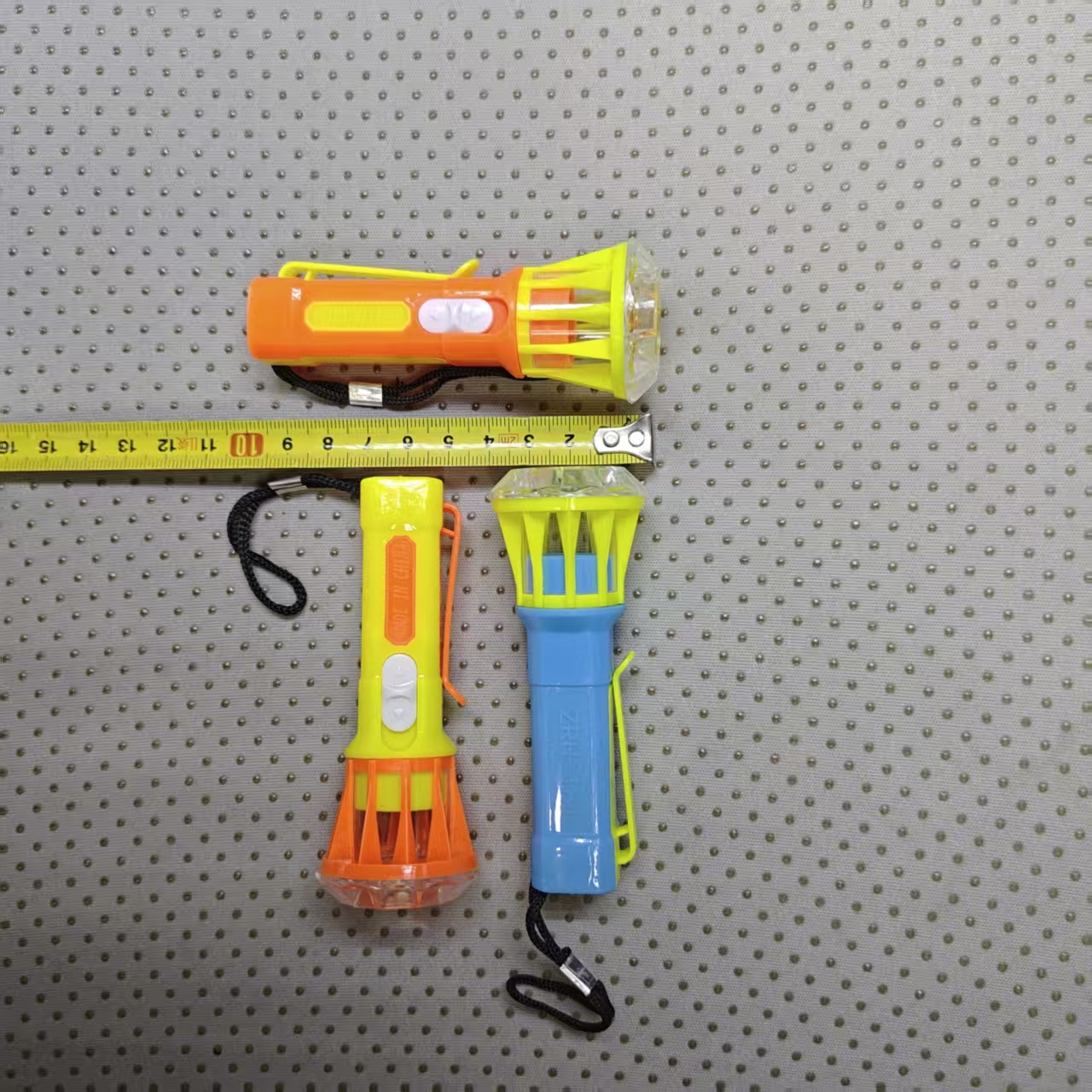 A new choice for fun lighting with colorful children's flashlights, convenient to carry, with lanyards and hooks. Plastic flashlight ZRH-181 is available for wholesale from the manufacturer Item Picture