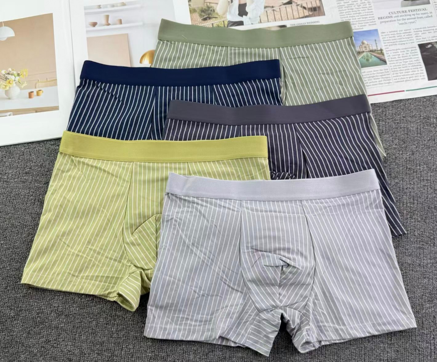 Men's briefs in stock for export to Europe, America and Africa, with pure cotton vertical stripes and comfortable four-cornered cuffs details Picture