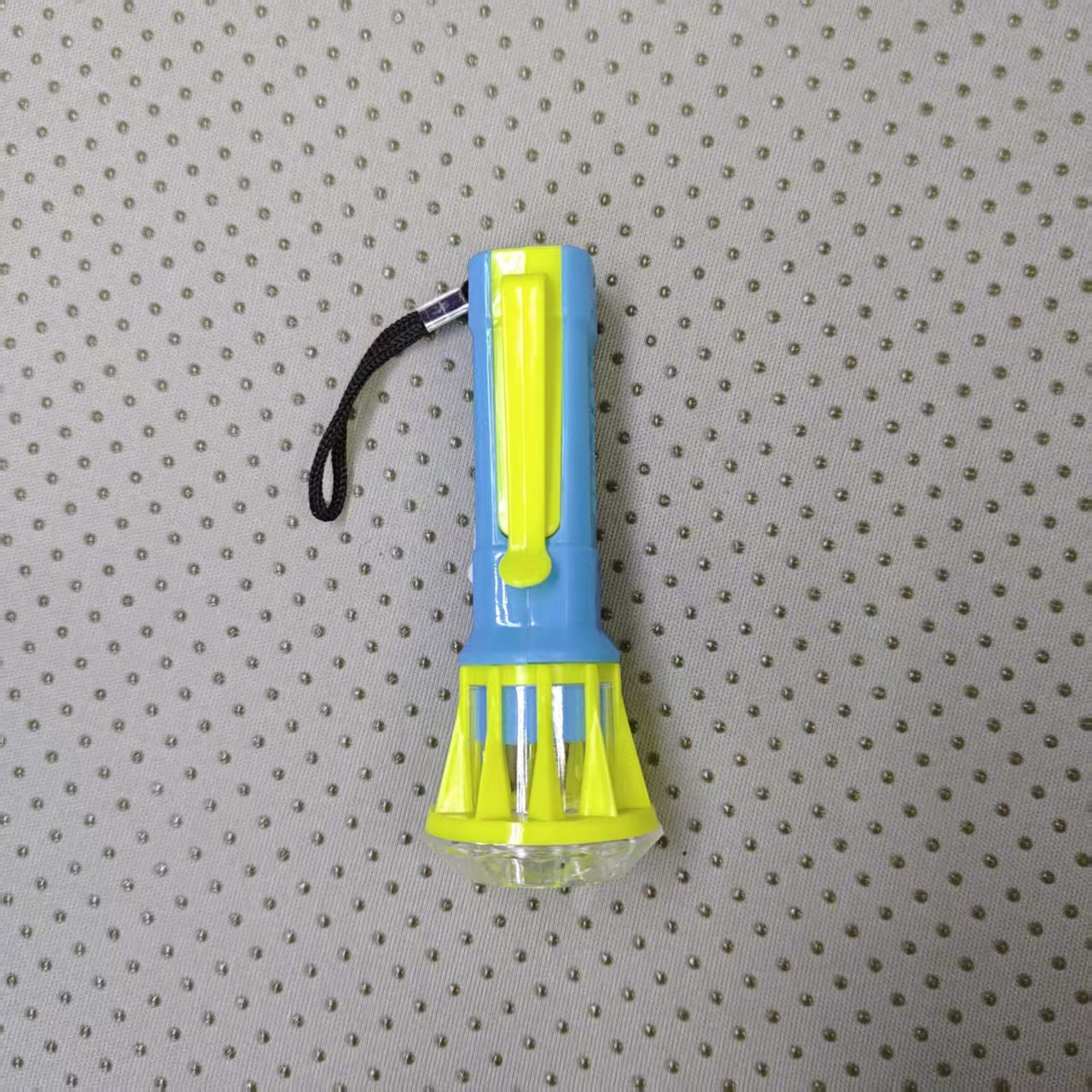 A new choice for fun lighting with colorful children's flashlights, convenient to carry, with lanyards and hooks. Plastic flashlight ZRH-181 is available for wholesale from the manufacturer Specification image