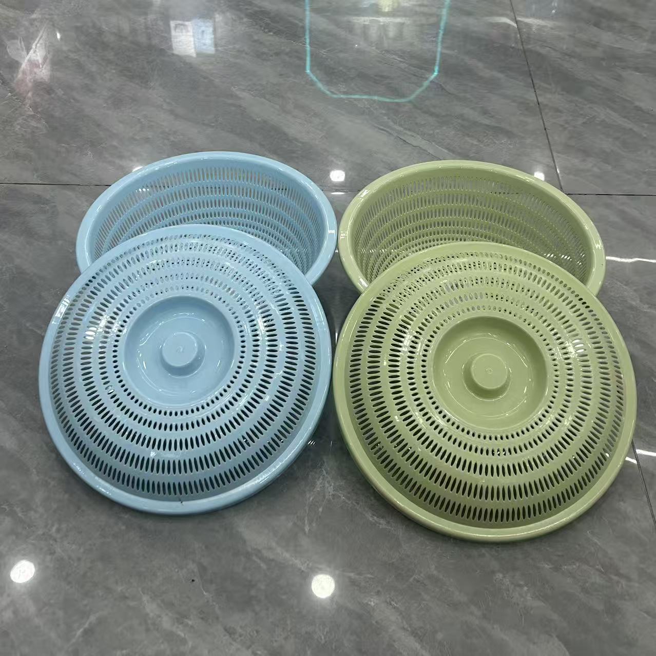 New thickened draining basket, round plastic vegetable basin, household hollowed-out fruit and vegetable basket, super convenient for washing vegetables and fruits and draining water. Wholesale of large household draining baskets Specification image