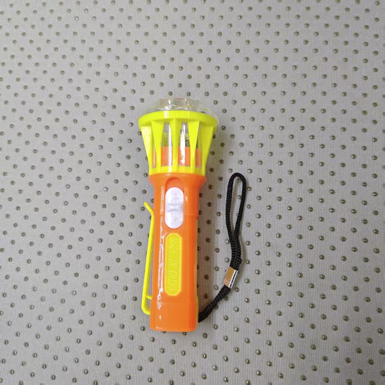 A new choice for fun lighting with colorful children's flashlights, convenient to carry, with lanyards and hooks. Plastic flashlight ZRH-181 is available for wholesale from the manufacturer details Picture