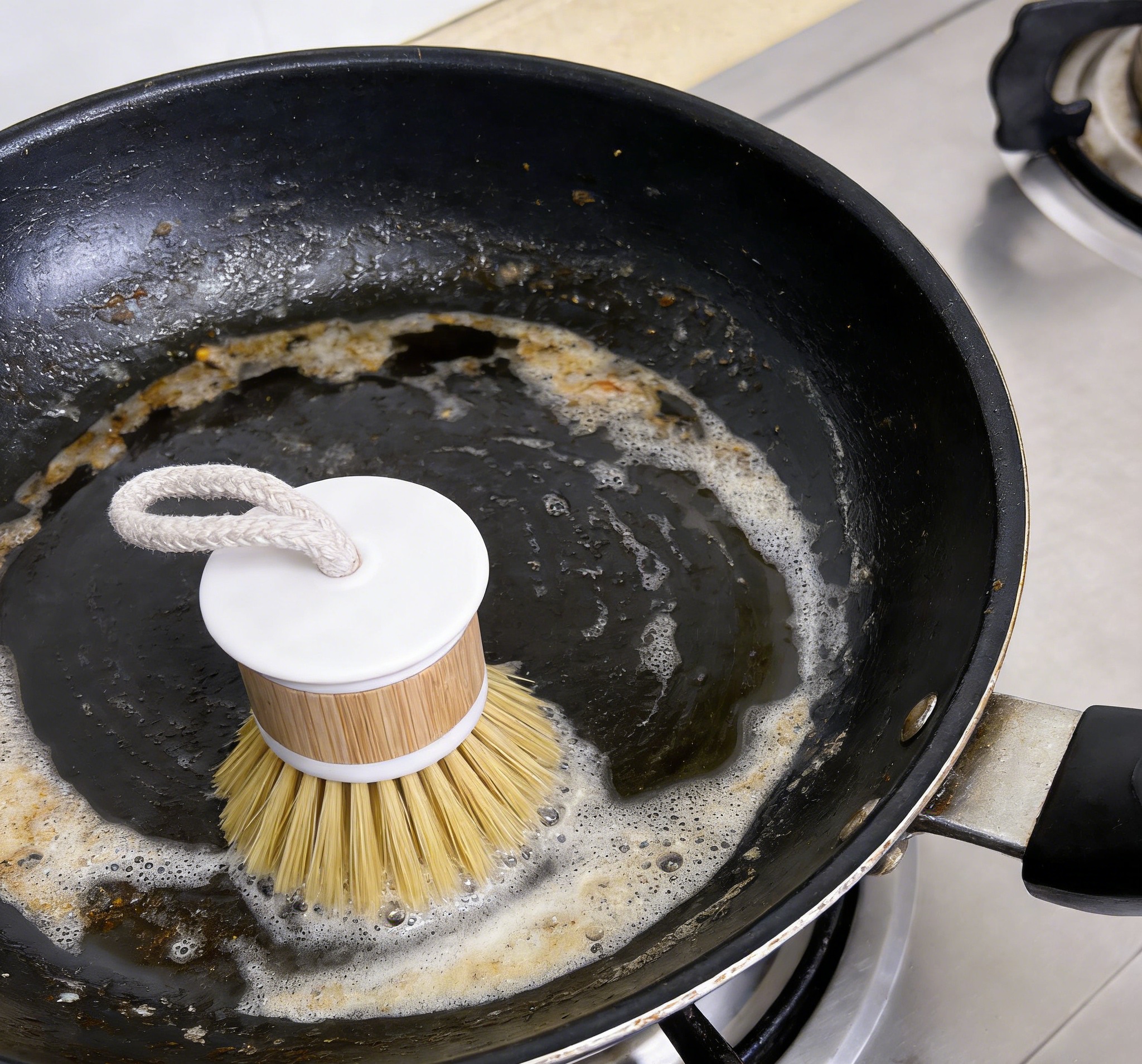 A must-have natural bristle cleaning brush for household use, a kitchen scrubber for washing POTS and dishes, and an easy-to-store tool Specification image