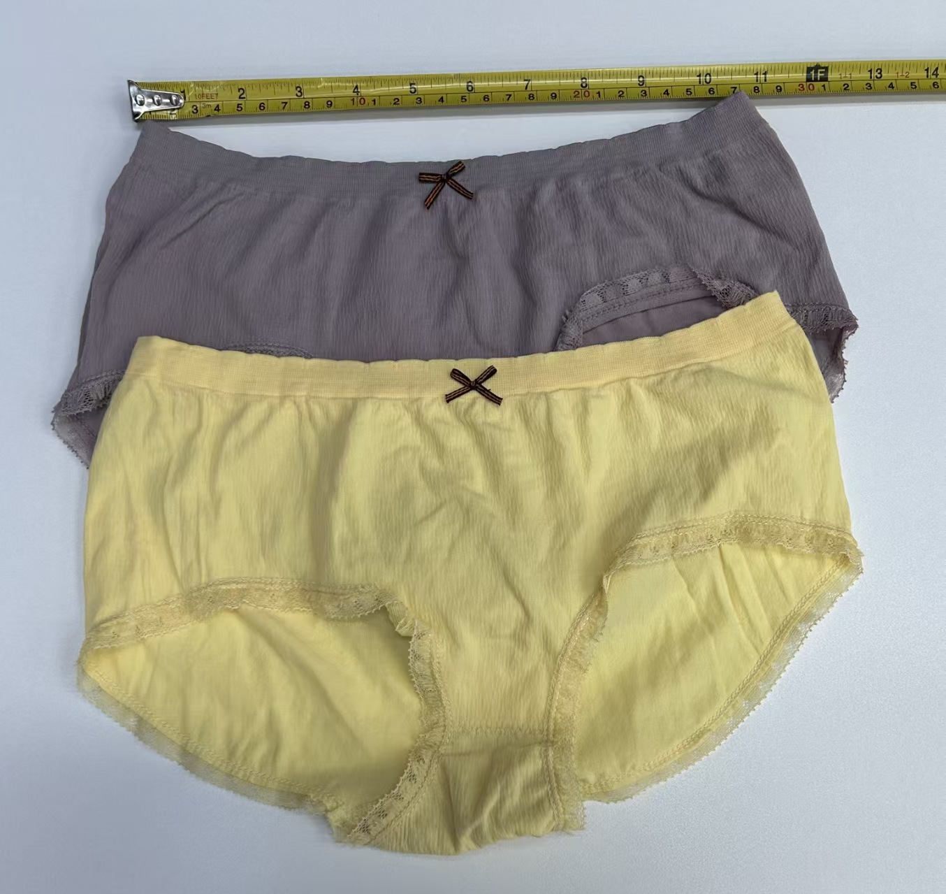 111# Foreign trade export in-stock mid-low waist seamless underwear for women, high elasticity, lace edge, triangular waistband, antibacterial crotch, breathable and comfortable, no trace of the naked feel, mixed color, 12 pieces per pack, 1800 pieces batch Application Scenario