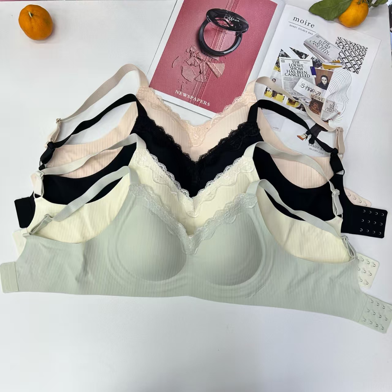 8802 # Sexy Lace seamless Lingerie, small chest lift, gathering, anti-sagging, tapering women's breast bra, soft support bra full figure
