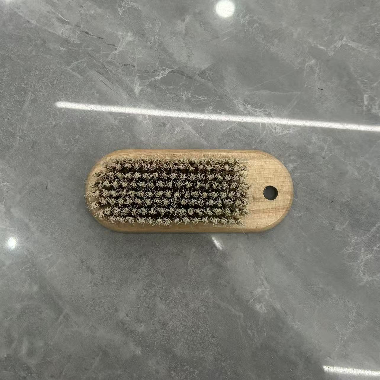 Wholesale of solid wood handle cleaning brushes, kitchen short-handle pot washing brushes, household multi-functional decontamination brushes, Nordic-style solid wood handle pot washing brushes, household kitchen cleaning brushes, short-handle decontamination dishwashing brushes Item Picture