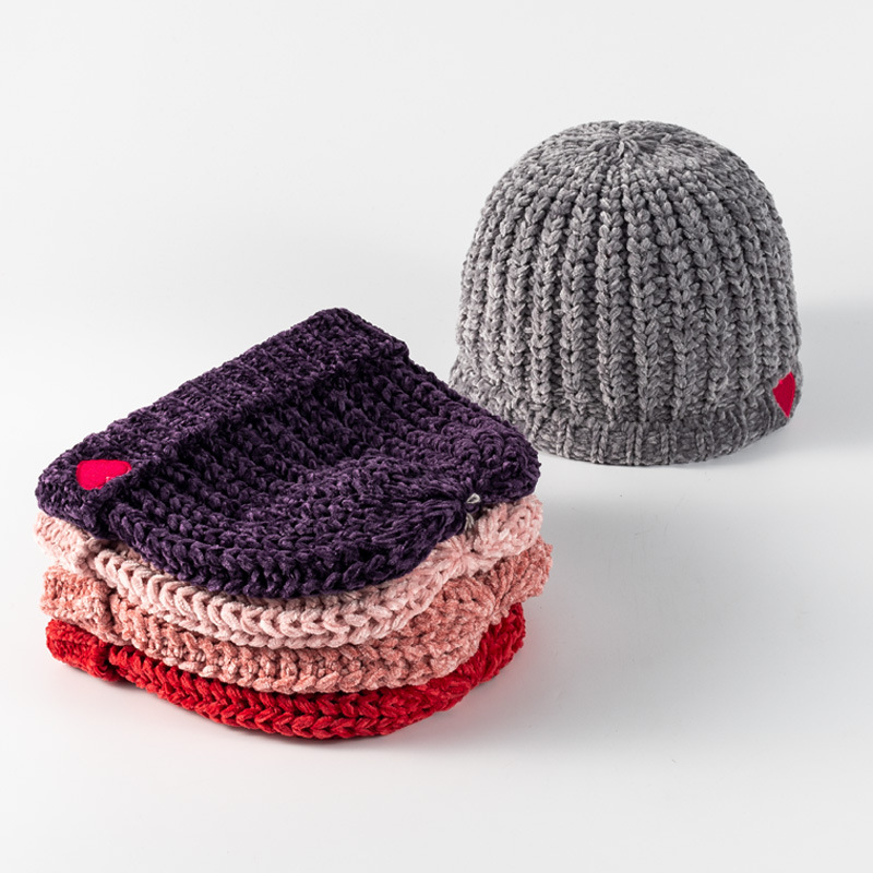 Otoño invierno sombrero de punto personalizado con bola chenille engrosado sombrero de lana mujeres bordado logo versátil jersey maré sombrero hecho a medida Application Scenario