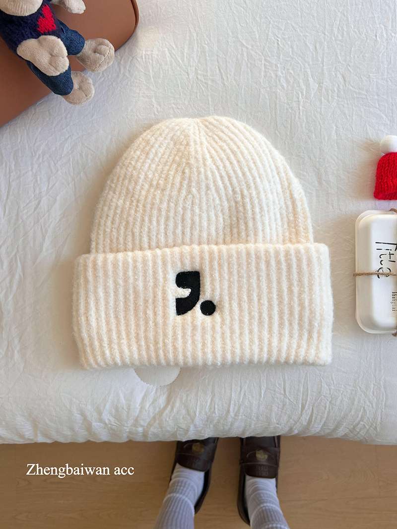 Korean-style knitted woolen hats for children to keep warm in autumn and winter, thickened and face-enhancing. Small cold hats are versatile and trendy Specification image