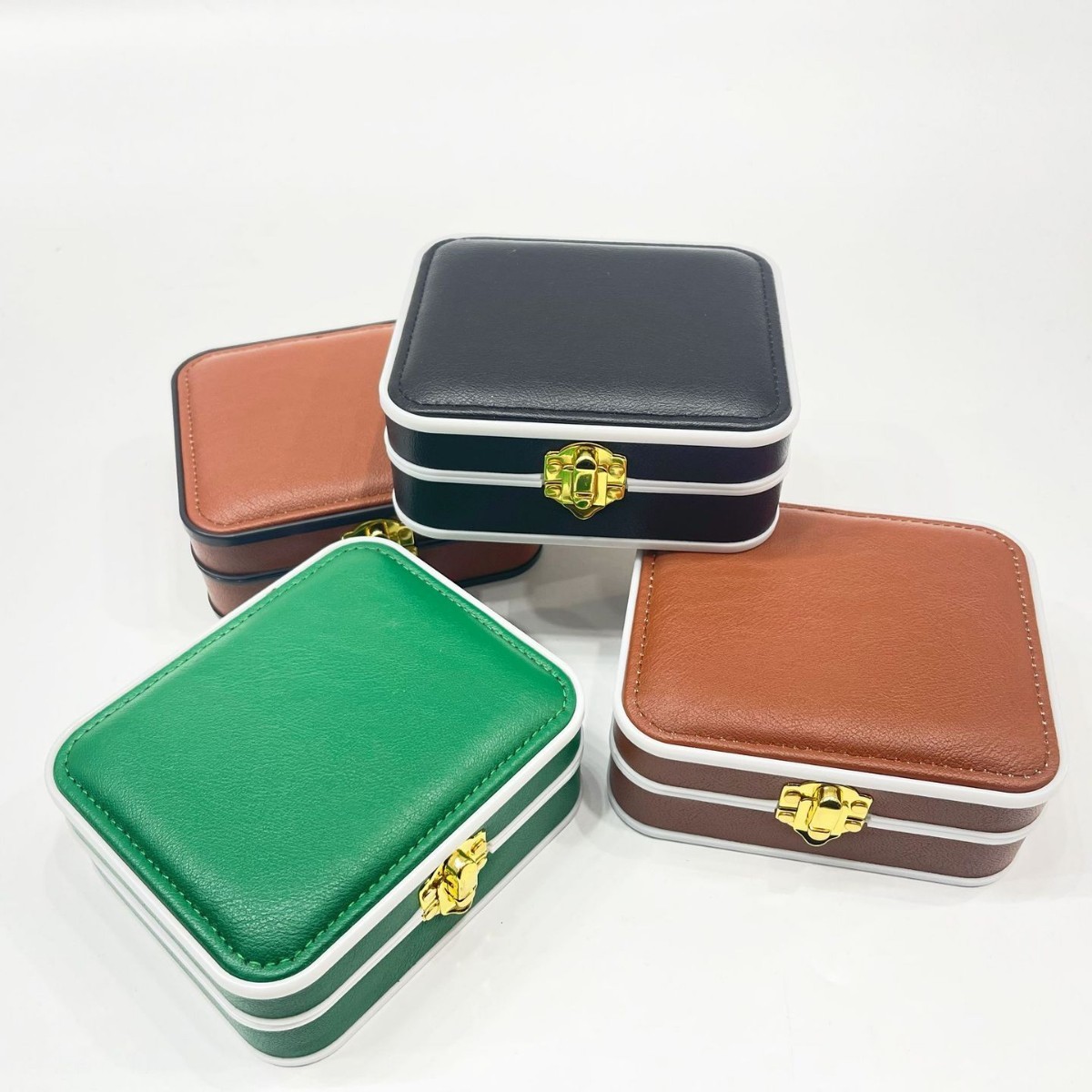 Jewelry box, travel accessories, portable ins storage macaron jewelry box, necklace ring jewelry box Application Scenario