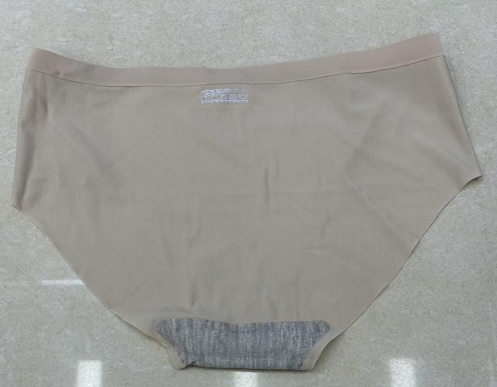 810# Women's ice silk underpants for export in stock, mixed-color triangle pants, 12 pieces per pack of mixed colors, minimum order quantity of 1800 pieces Application Scenario