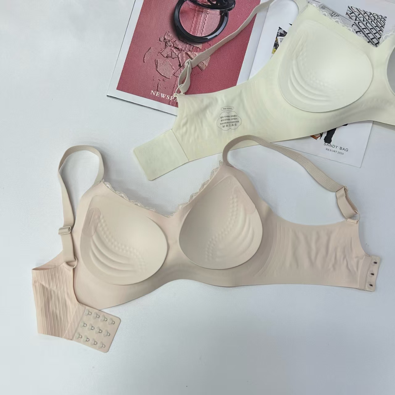 8802 # Sexy Lace seamless Lingerie, small chest lift, gathering, anti-sagging, tapering women's breast bra, soft support bra Item Picture