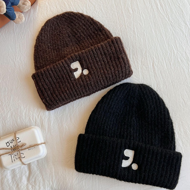 Korean-style knitted woolen hats for children to keep warm in autumn and winter, thickened and face-enhancing. Small cold hats are versatile and trendy