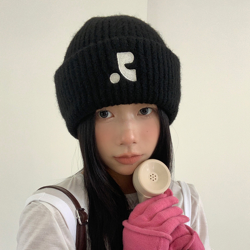 Korean-style knitted woolen hats for children to keep warm in autumn and winter, thickened and face-enhancing. Small cold hats are versatile and trendy Item Picture