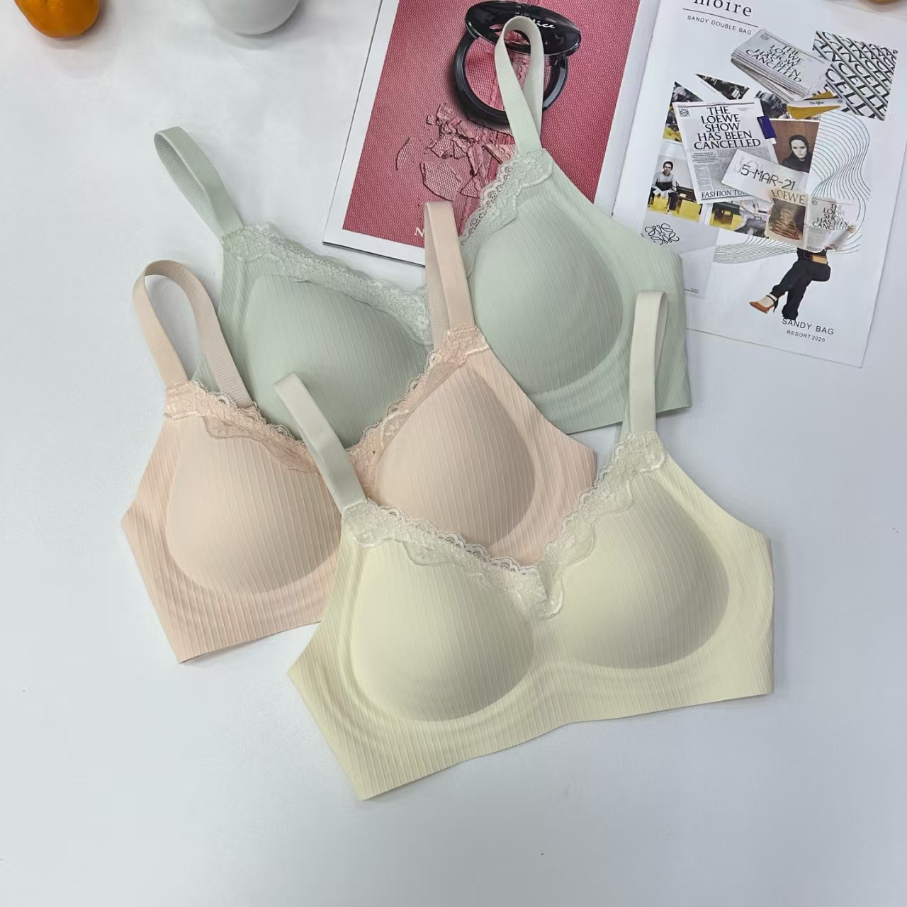 8802 # Sexy Lace seamless Lingerie, small chest lift, gathering, anti-sagging, tapering women's breast bra, soft support bra Specification drawing