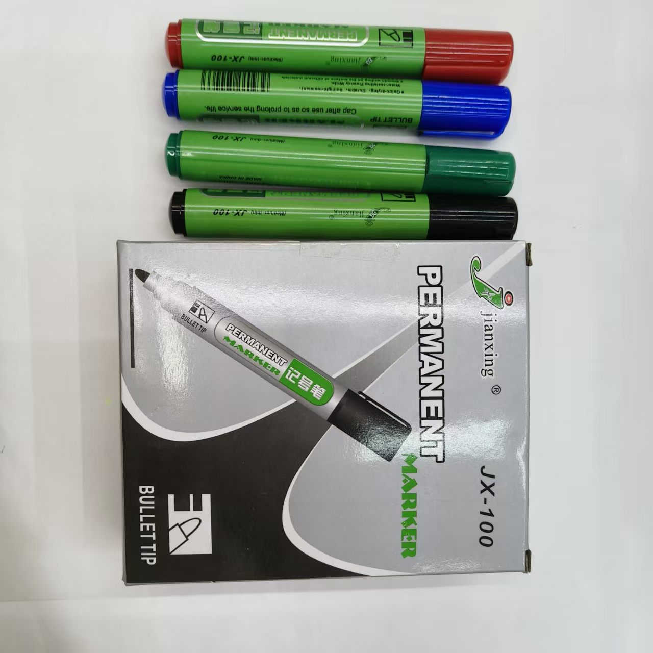 100 Oil-based marker pens for carton marking, logistics and express delivery, special foreign trade marker pens Application Scenario