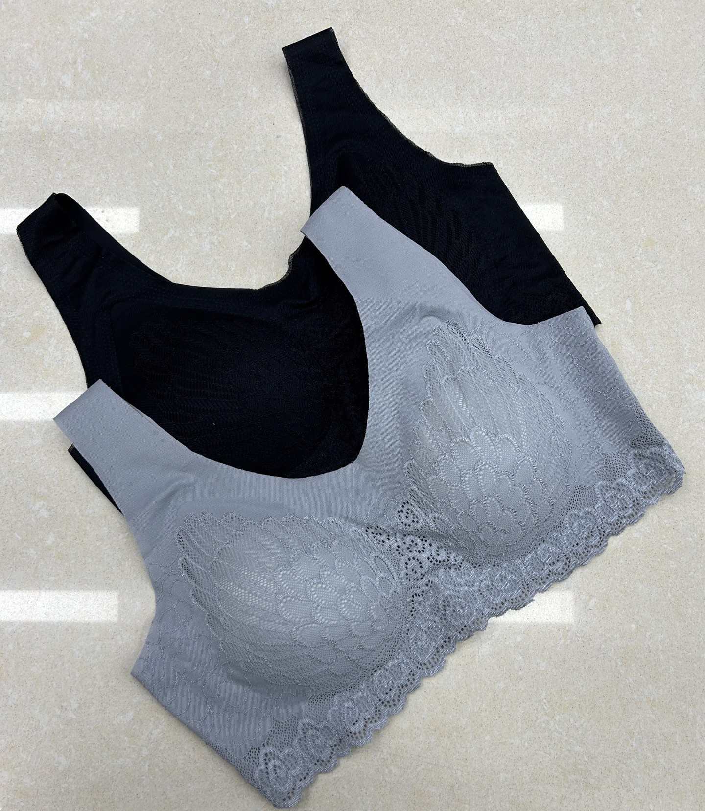 40# broadband vest, detachable chest cushion for export to the Middle East inventory, latex 4.0 seamless back beauty underwear, women's small chest without steel rings, adjustable breathable, exercise sleep, women's QNI Application Scenario