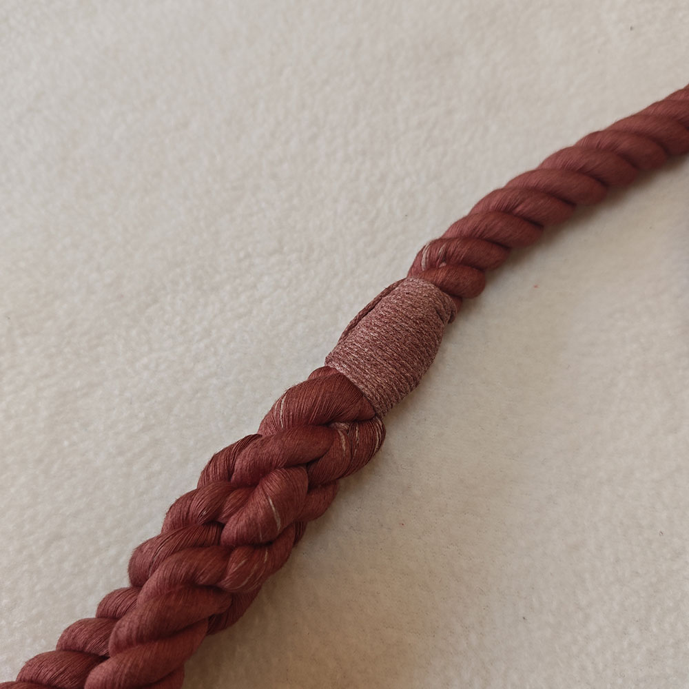 Handmade segment dyed woven dog training leash available in 8 colors Application Scenario