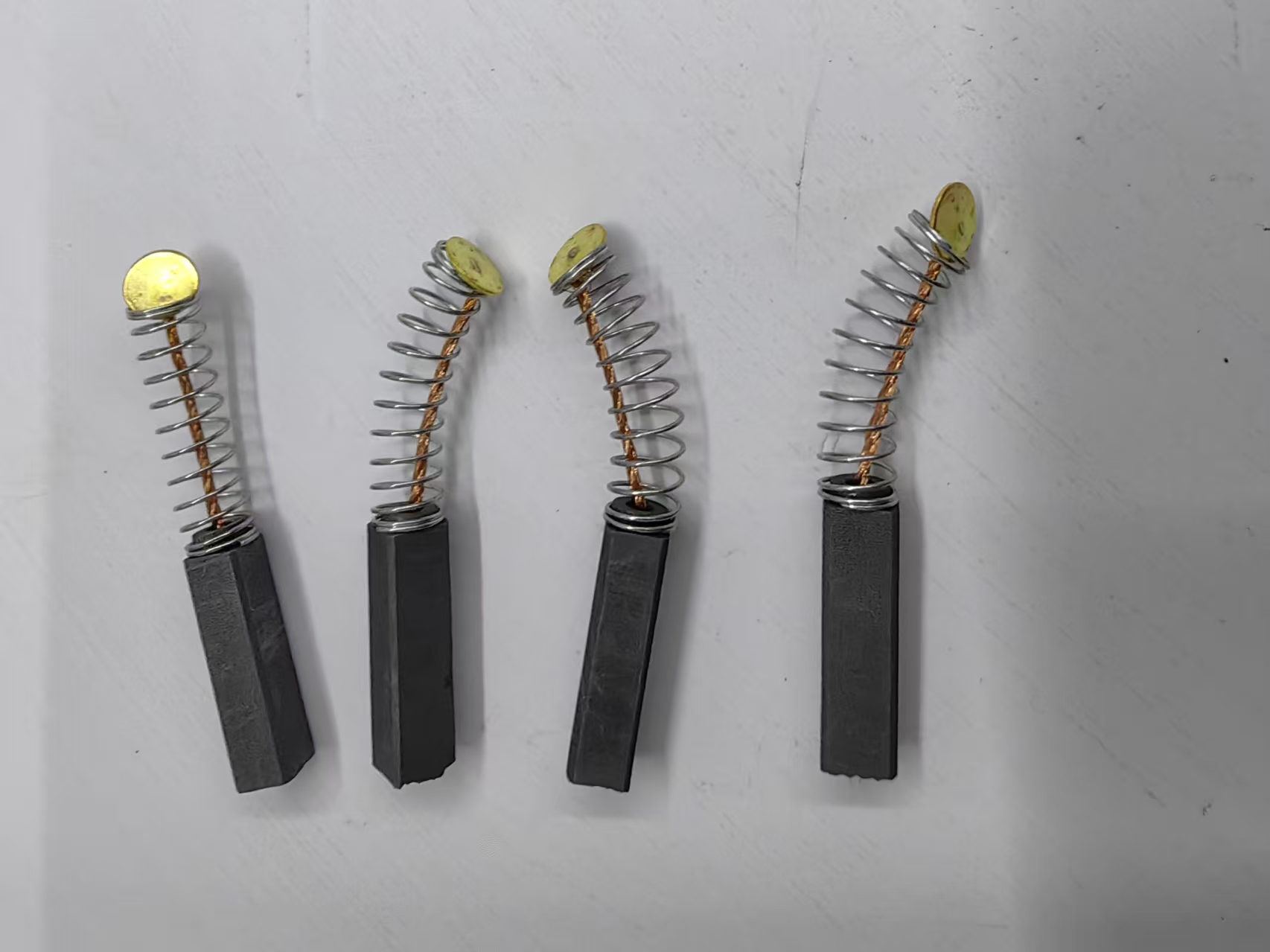 Ultrasonic dual-motor lace machine, carbon brush, carbon brush bracket, copper ring synchronous belt, Changzhou lace machine, carbon brush bracket, copper ring synchronous belt, original factory parts Application Scenario