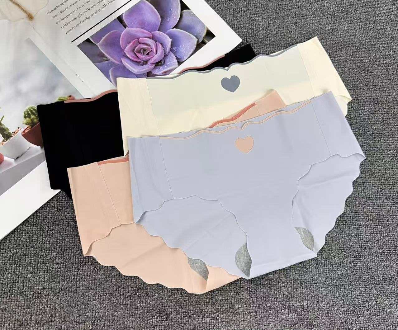 690# style foreign trade export inventory women's underwear with wavy edges, solid color contrast, waist and head pattern, ice silk triangle pants, light and skin-friendly, seamless women's underwear QNI full figure