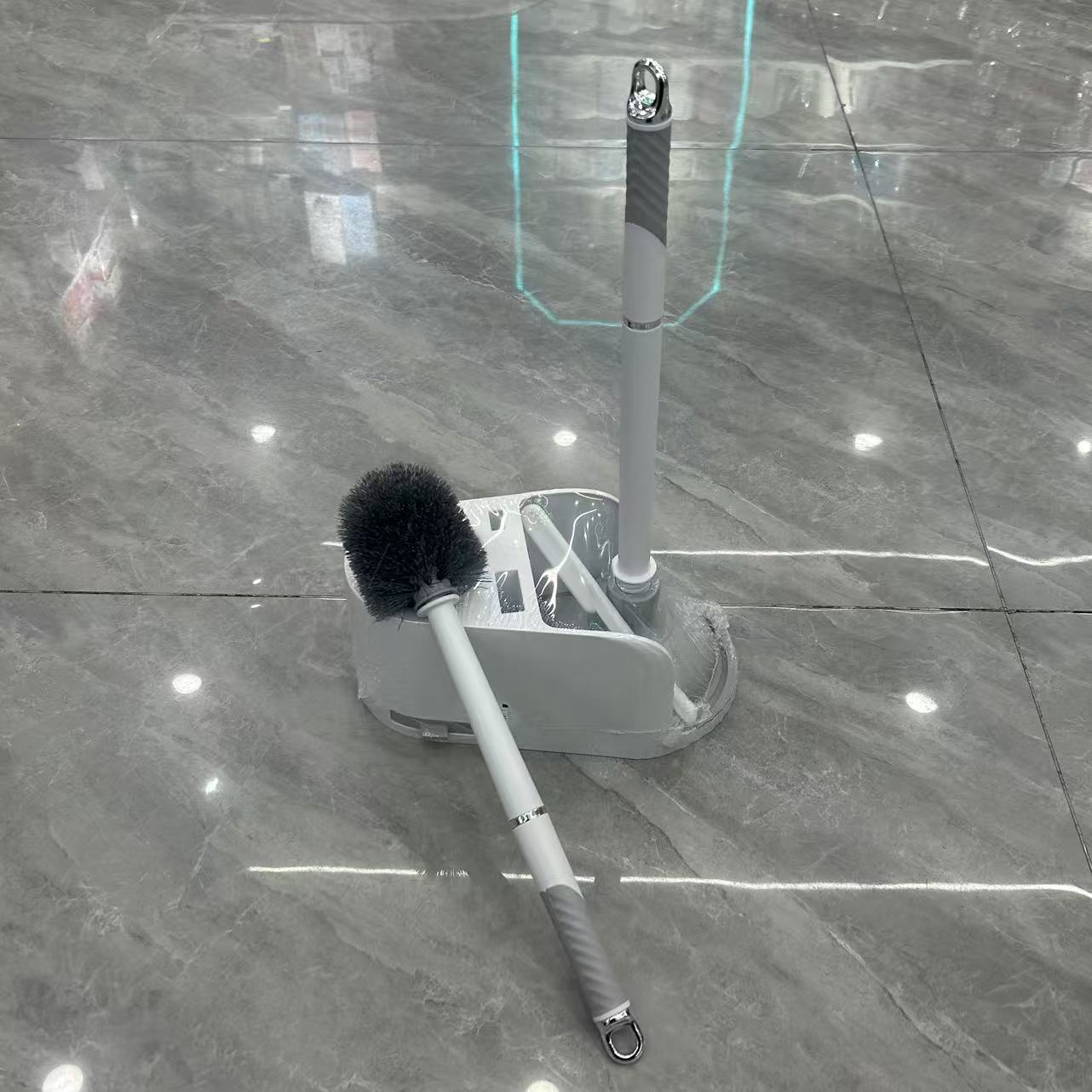 Toilet brush, household plastic long-handled toilet brush, no drilling, wall-mounted, floor-standing base, toilet brush cleaning set, toilet hygiene brush details Picture