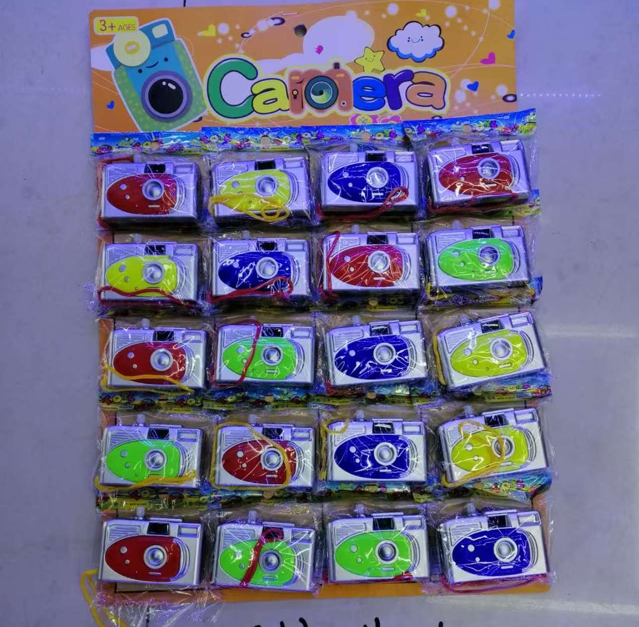 迷你卡通照相机玩具，有图案，款式多多颜色随机