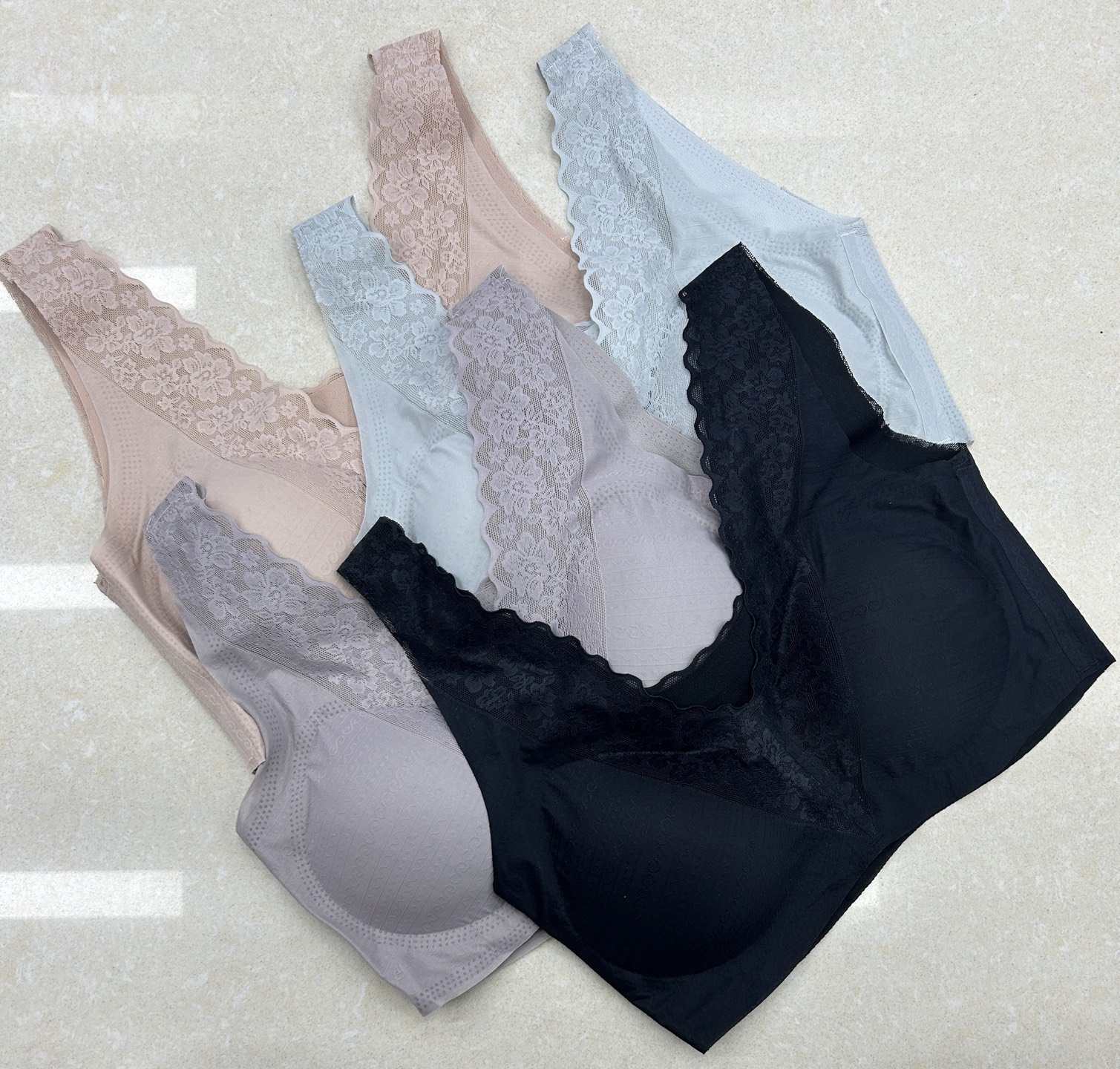 A02# Export to the Middle East and Africa, inventory of women's wide-band, beautiful back, low-price, comfortable women's sports underwear, sexy lace, beautiful back, sports nylon bra, QNI Application Scenario