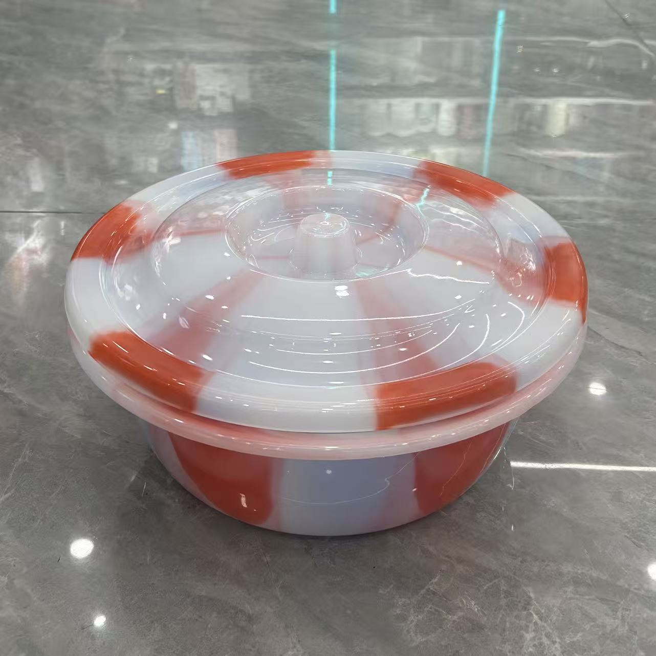 Ai Chen Plastic Industry offers original factory wholesale 38.40 two-color basins with LIDS, blue and red two-color basins, washbasins, and plastic basins