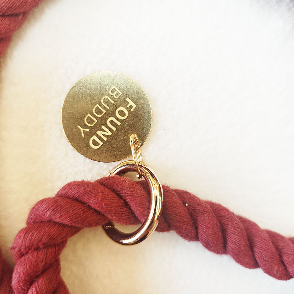 Advanced comfortable training rope 150*1.3CM outdoor walking dog leash, fashionable pet leash durable and comfortable, 16 colors to choose from Application Scenario