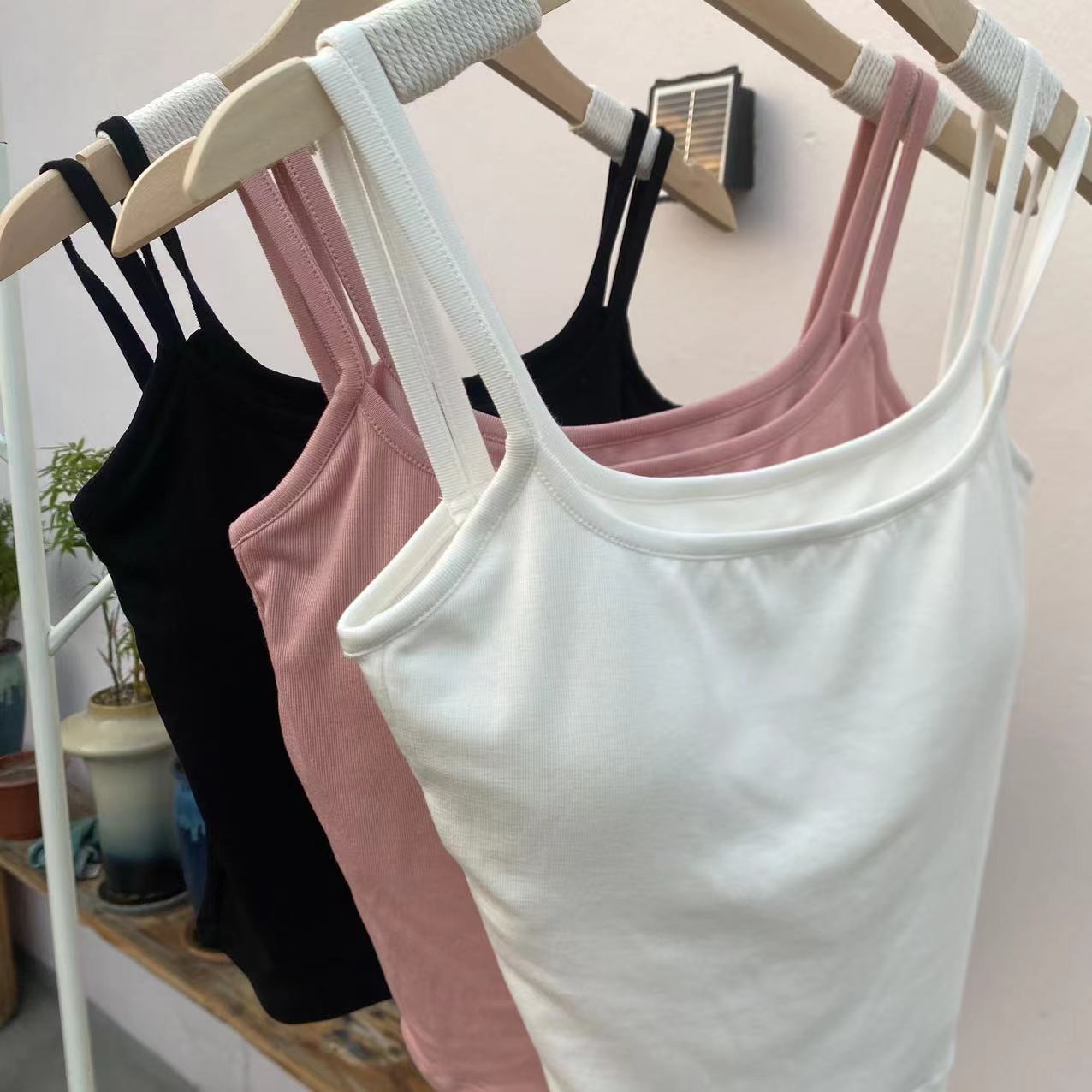 Y84# Seamless nylon double shoulder straps for export inventory surplus, two pieces of small halter straps, solid color, pure look, with breast pads to make you look younger, suitable for both outerwear and home use, comfortable and good-looking women's halter vest QNI Specification drawing