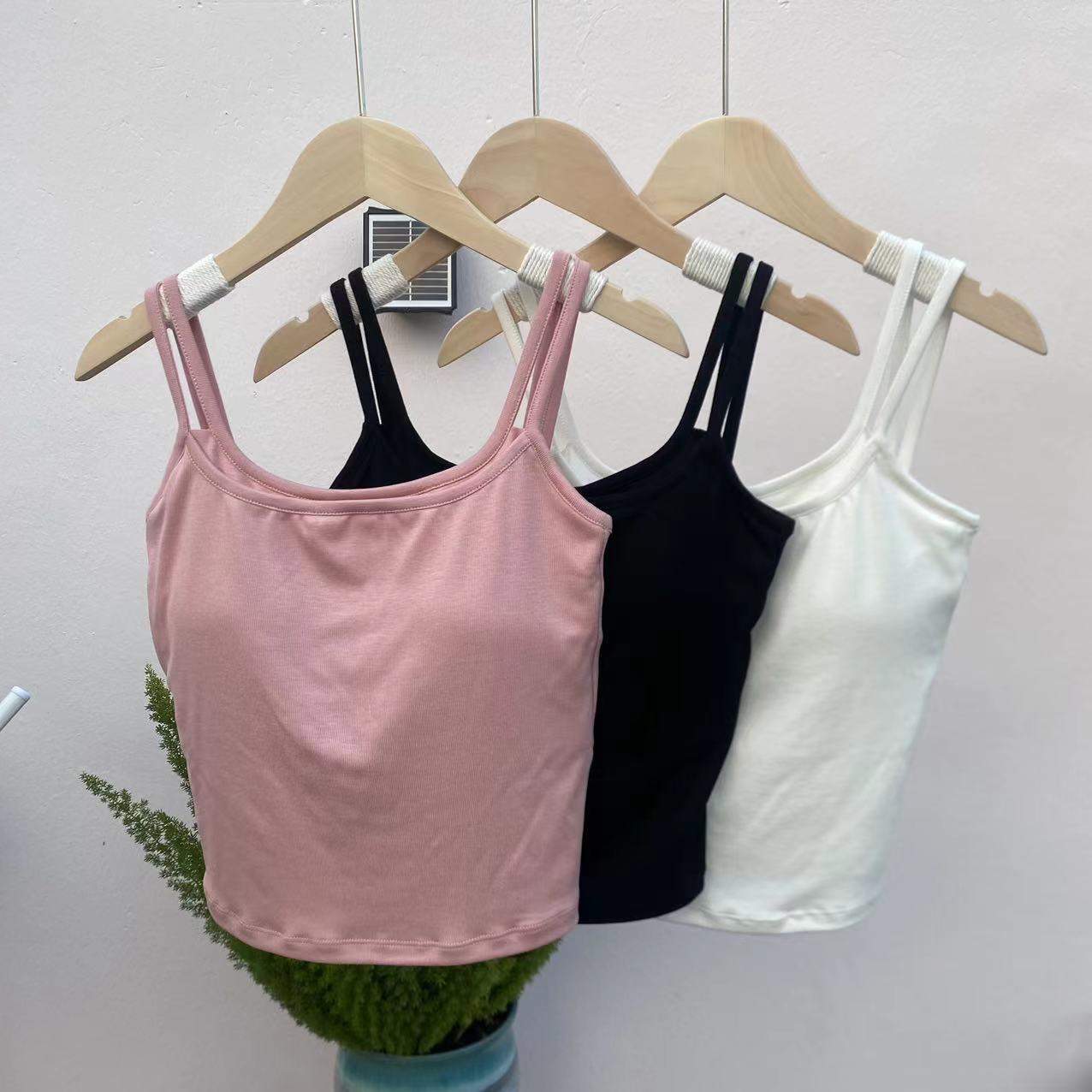 Y84# Seamless nylon double shoulder straps for export inventory surplus, two pieces of small halter straps, solid color, pure look, with breast pads to make you look younger, suitable for both outerwear and home use, comfortable and good-looking women's halter vest QNI full figure
