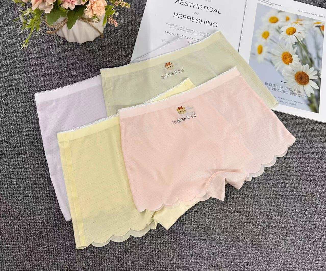 8892# style foreign trade inventory clearance: Girls' Boxer shorts, simple solid color, wavy edge ice silk two-in-one underwear, women's boxer shorts, anti-exposure, mulberry silk boxer shorts, four-corner bottom pants, safety pants, QNI full figure