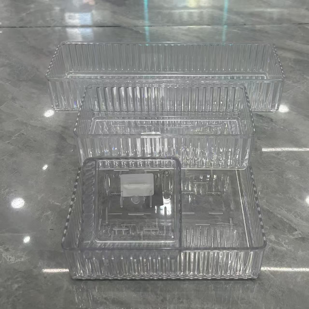 Multi-functional transparent plastic storage box, home desktop cosmetics organization and storage box, storage box organization rack Application Scenario