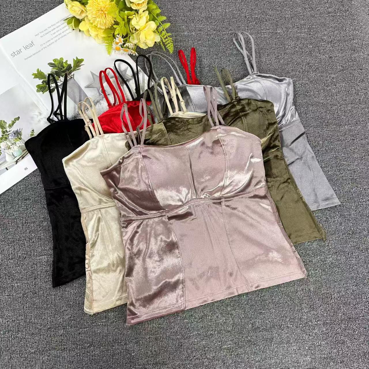 Model 2808# is exported to Africa, the Middle East, Europe and America. It is a stylish and versatile halter top and a velvet lace bra with a chest cushion full figure