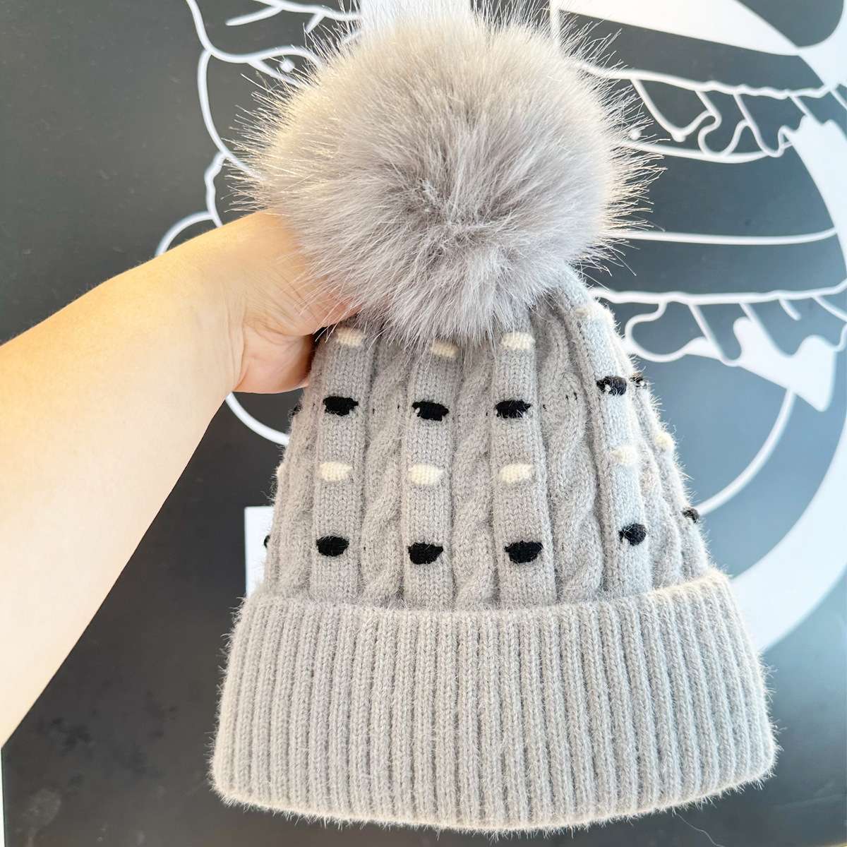 Gorra de hilo de pelusa para niñas invierno caliente engrosamiento y protección contra el frío gorra de punto de ciclismo al aire libre manga gorra de esquí Application Scenario