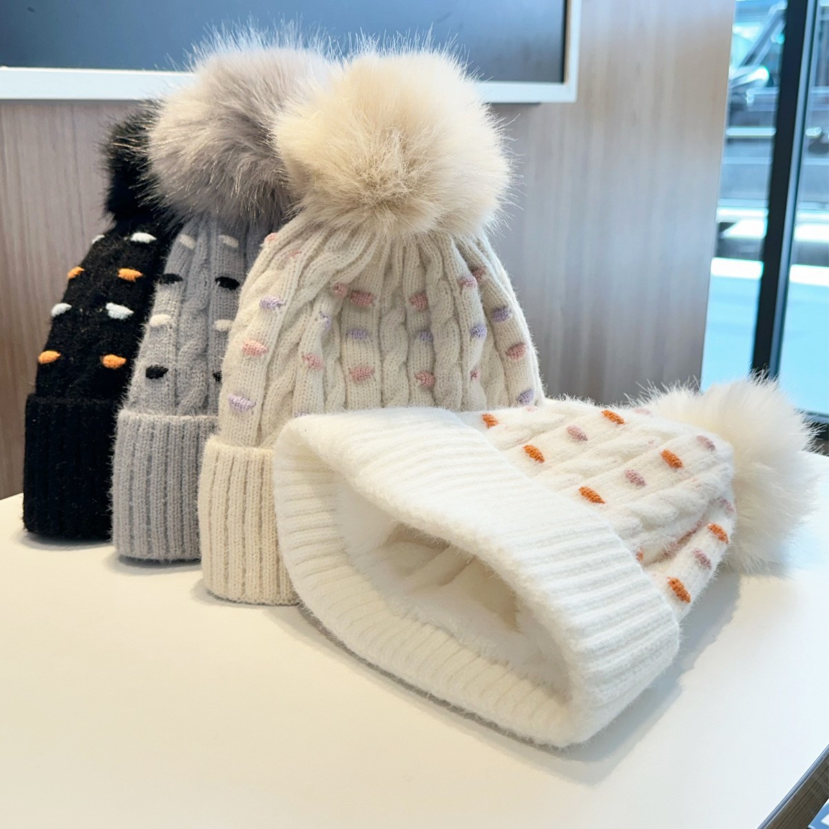 Woolen knitted hats for girls to keep warm in winter, thickened cold-proof knitted hats, outdoor cycling hoods and ski caps