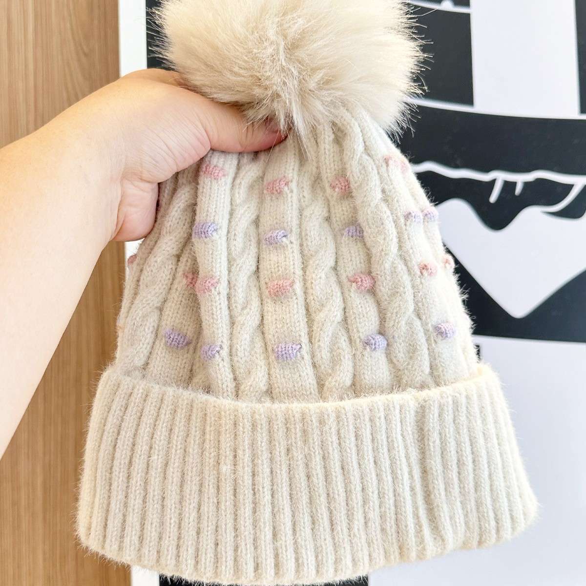 Gorra de hilo de pelusa para niñas invierno caliente engrosamiento y protección contra el frío gorra de punto de ciclismo al aire libre manga gorra de esquí details Picture