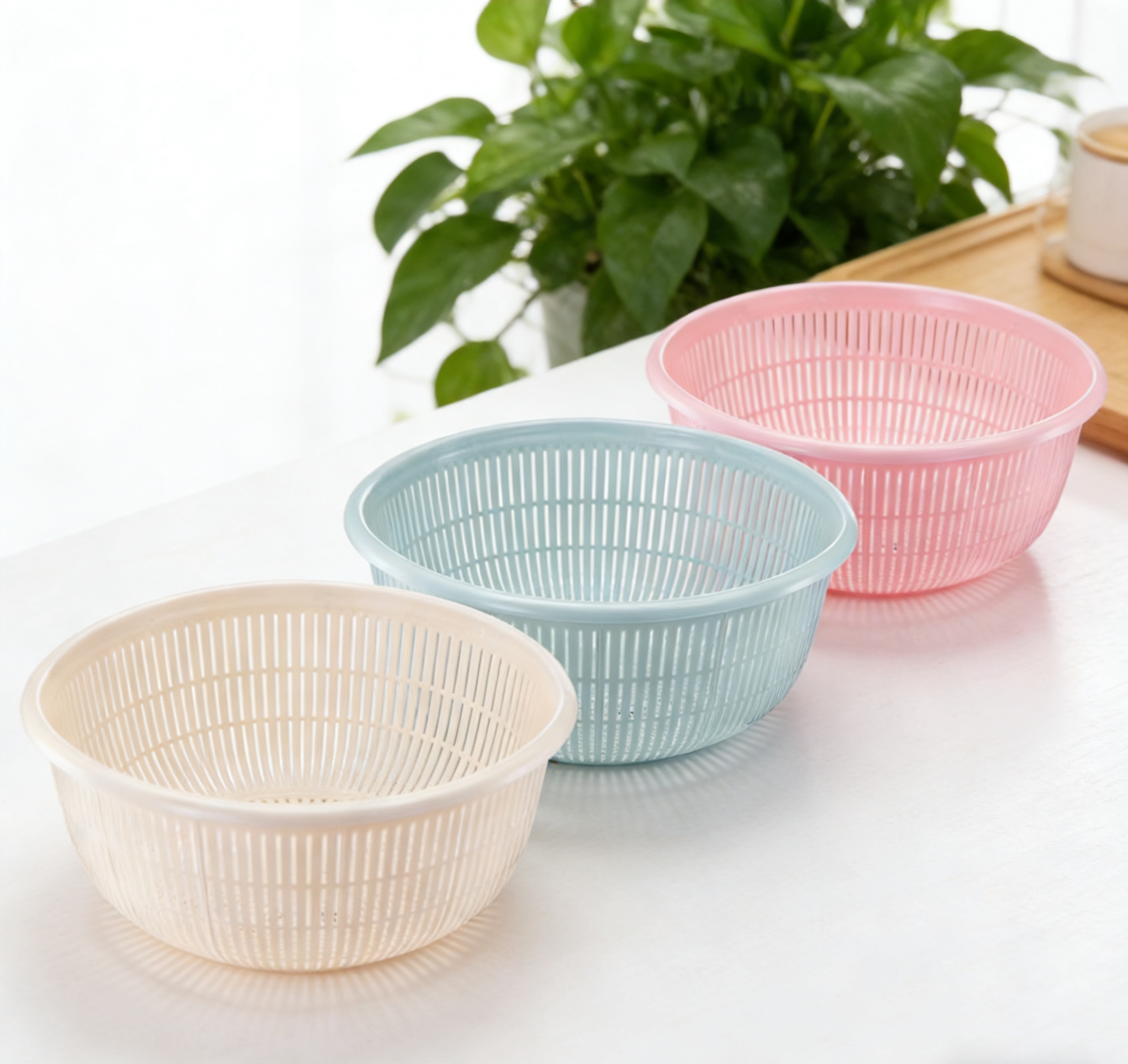 Simple hollowed-out draining basket, household rice-washing sieve, fruit washing and storage basket, kitchen plastic draining basket, high appearance level, macaron-colored rice-washing and vegetable washing basket wholesale Application Scenario