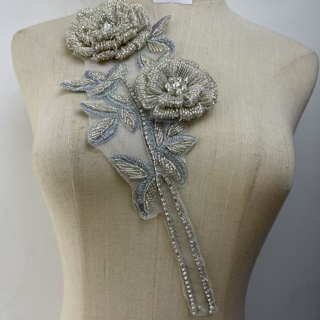 手工缝制钉珠重工花朵钻花玻璃珠大衣婚纱礼服装饰辅料胸前领花详情11