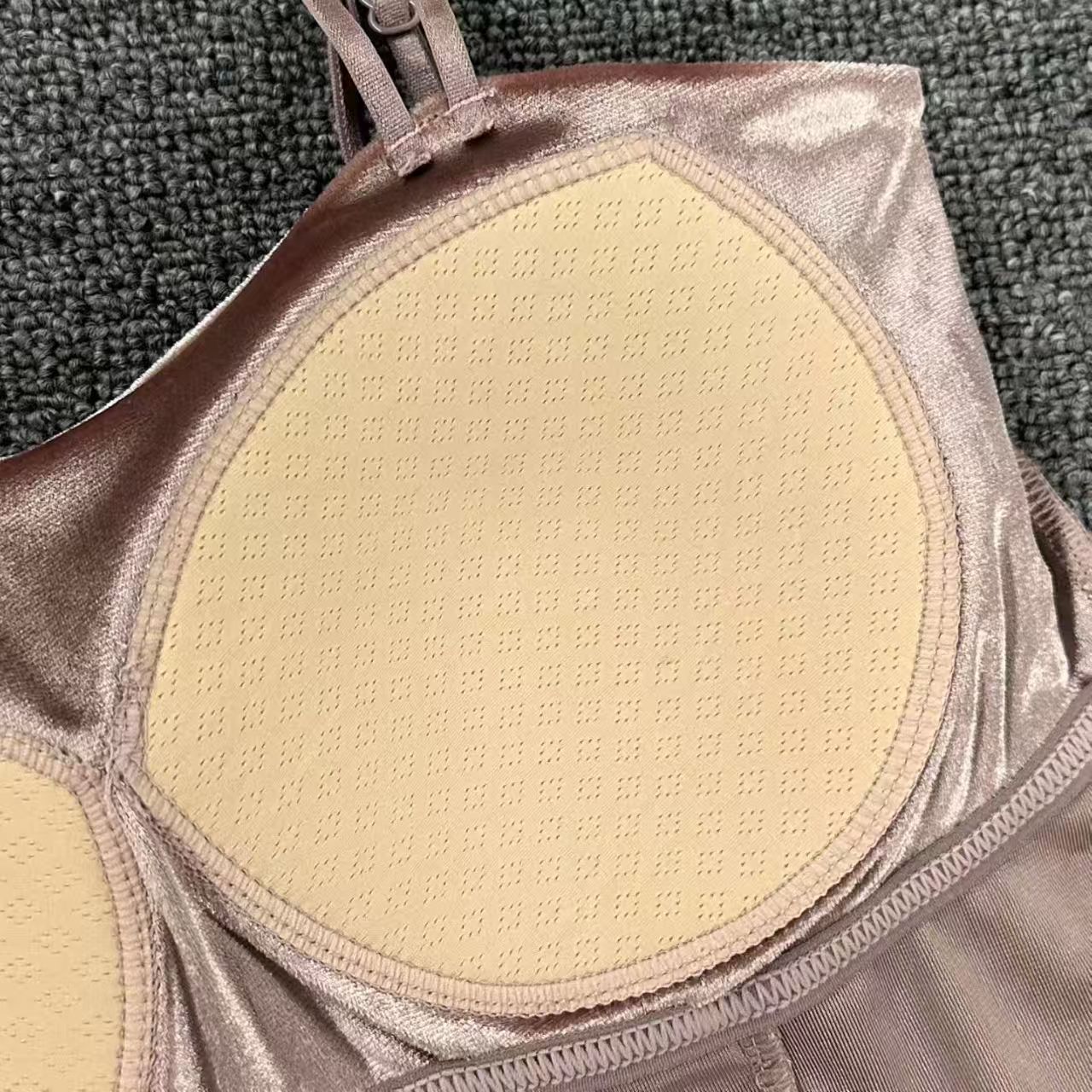 Model 2808# is exported to Africa, the Middle East, Europe and America. It is a stylish and versatile halter top and a velvet lace bra with a chest cushion Specification drawing